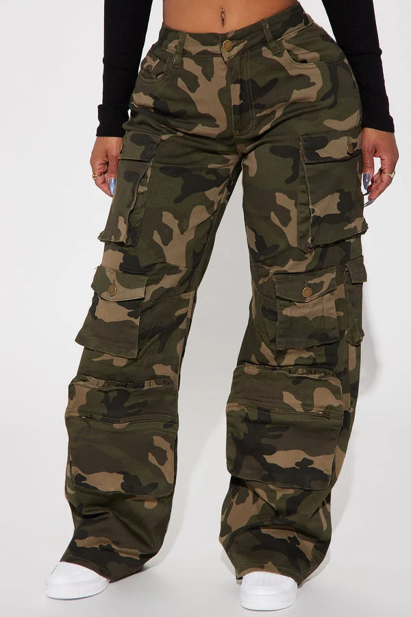 MULTI CARGO POCKET CAMO PANTS