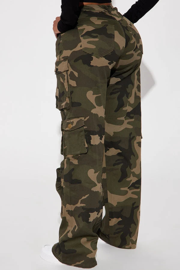 MULTI CARGO POCKET CAMO PANTS