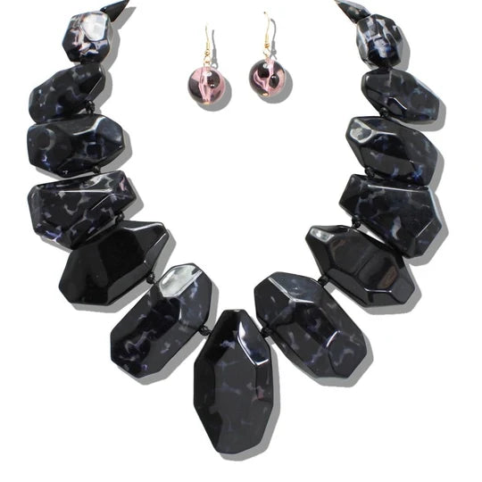 CHUNKY GEOMETRIC ACRYLIC STATEMENT NECKLACE