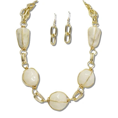 CHUNKY MARBLED RESIN BEAD STATEMENT NECKLACE