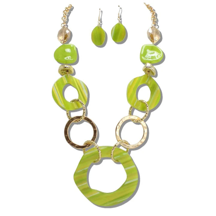 GEOMETRIC STRIPED RESIN LINK STATEMENT NECKLACE