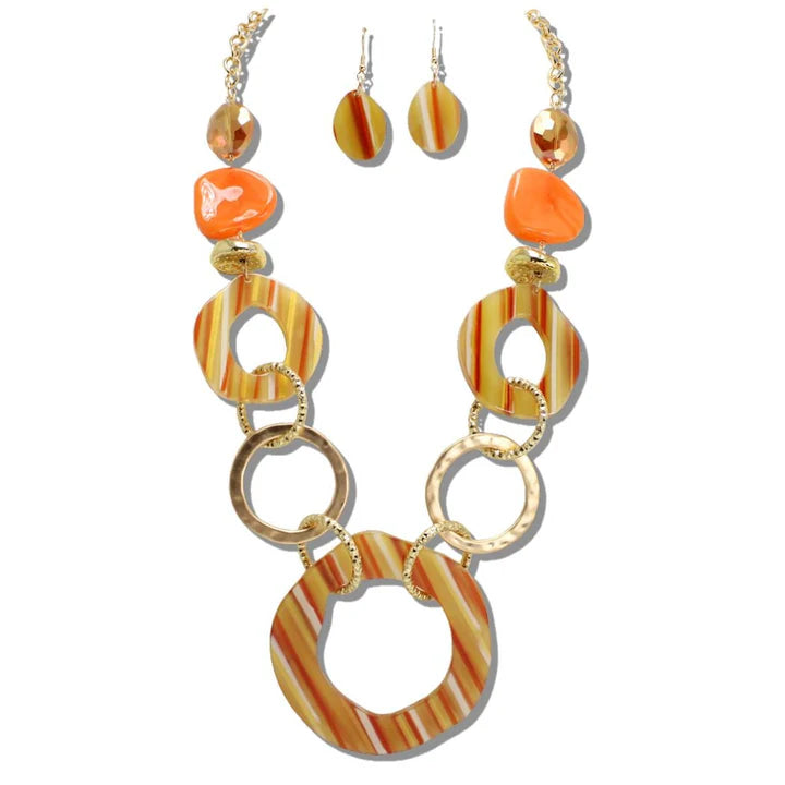 GEOMETRIC STRIPED RESIN LINK STATEMENT NECKLACE