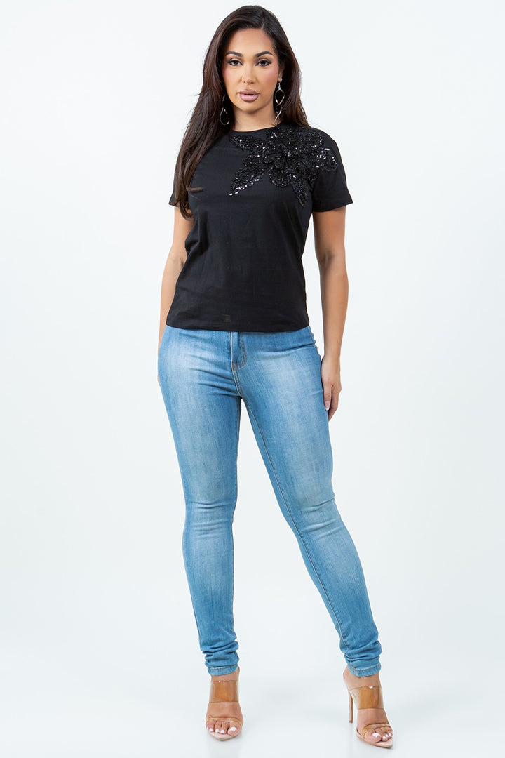 Shoulder Flower Attached T-shirt