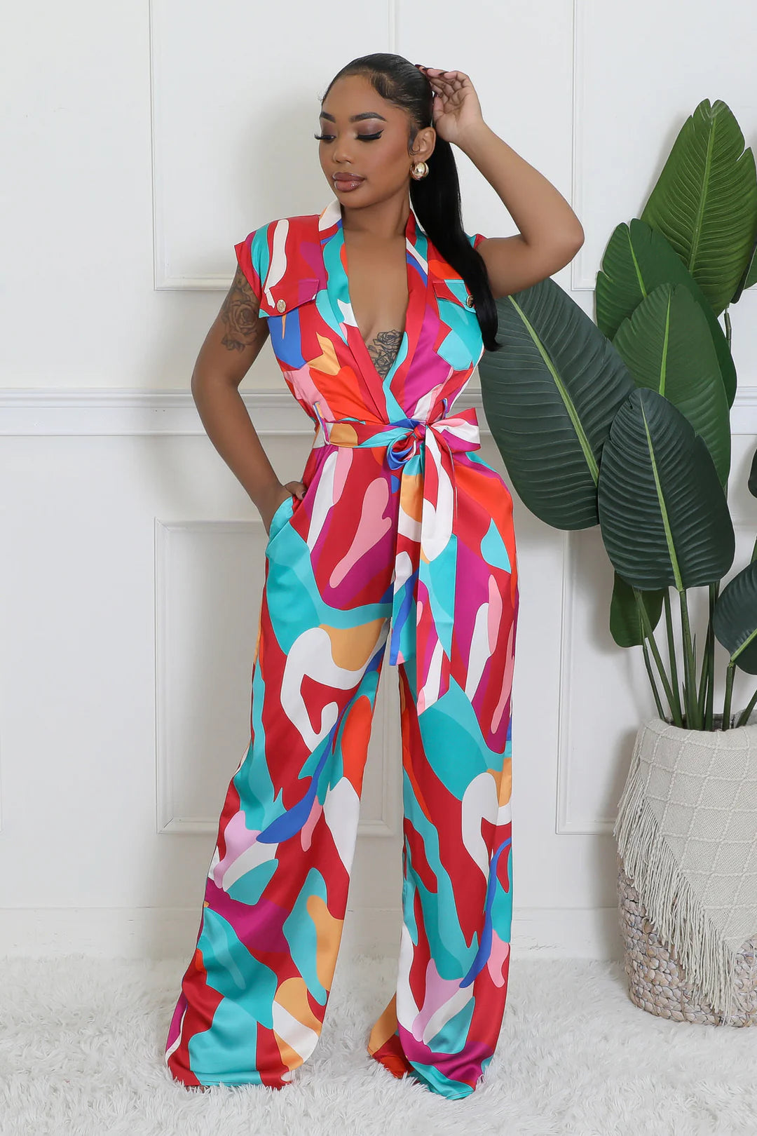 DEEP COLLAR S/L WAIST TIE JUMPSUIT